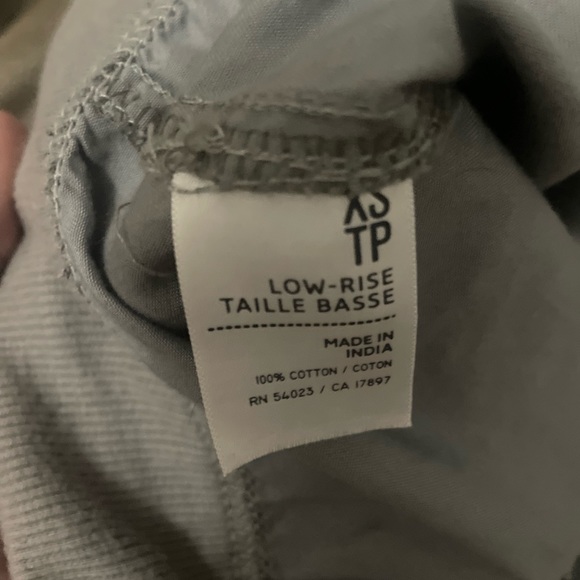 ‼️3/$33‼️ ⭐️🌹OLD NAVY KHAKI SHORTS🌹⭐️ - Picture 6 of 8